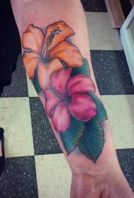 armgeel en pienk hibiskus-tatoeëringspatroon