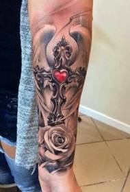 mkono wa kweli mabawa nyekundu moyo na rose msalaba tattoo muundo