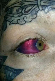 mudellu di tatuaggi di ochju russu