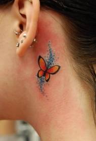 pequeño patrón de tatuaje de mariposa detrás de la oreja