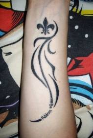 ຮູບແບບ tattoo totem ສີດໍາຂອງແຂນ