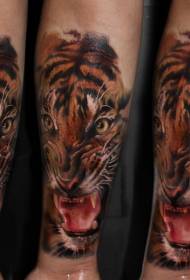riešo spalvos riaumojančios tigro galvos tatuiruotės modelis