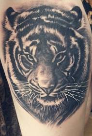 modello realistico del tatuaggio del ritratto della tigre della gamba