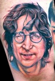 modello di tatuaggio ritratto a colori da uomo con gli occhiali