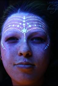galvos taško žvaigždės fluorescencinis tatuiruotės modelis