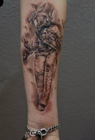 Arm natatanging itim na astronaut at pattern ng tattoo ng pigeon