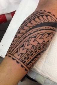 Arm tribal wind decorative tattoo pattern