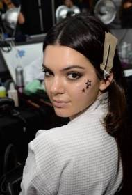 modello di tatuaggio stella bellezza viso bello