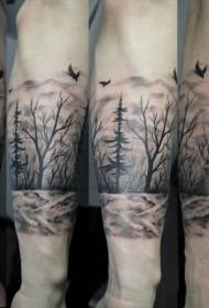 Musta metsä ja varikset tatuointi malli