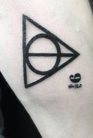bracciu cool triangulu neru è mudellu tatuu tondi