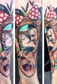 Vampiro de morcego de braço pequeno e padrão de tatuagem de mulher de rosto de gato assustador