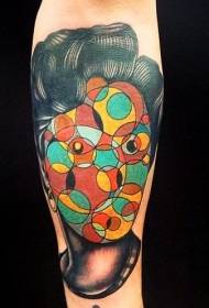 ένα χέρι ενός αφηρημένου χρώματος μοτίβο τατουάζ πορτρέτο κορίτσι