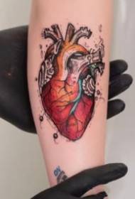 9 дизайна на татуировки на темата за сърцето