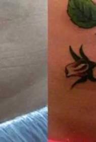 Татуювання змушує твої шрами виходити з квітів