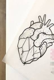 dòng đen phác thảo cá tính sáng tạo hình xăm trái tim bản thảo
