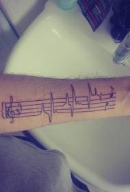 Juodųjų žvaigždžių linijų užrašai ir EKG tatuiruotės raštas ant rankos nugaros