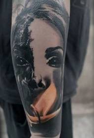 Arm Horror Style črni hudič ženski portret z vzorcem plamena tatoo