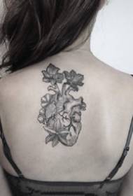 Heart Tattoo: Crno sivi set skica uzoraka za tetovažu srca