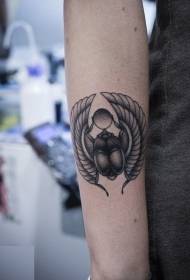 ingalo emnyama nemhlophe ye-scarab yaseGibhithe isitayela se-tattoo iphethini