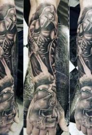 besoa gris beltz gerlari zoragarria garezur tatuaje ereduarekin