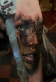 braccio moderno stile tradizionale colore peeling Modello di tatuaggio volto di donna