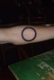 Patrón de tatuaje de brazo de círculo misterioso negro regular