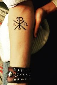 Ankle dema yeChristian logo yakasarudzika tattoo maitiro