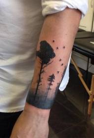 Braccio semplice foresta nera con motivo tatuaggio uccello