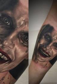 arm eng monster gezicht geschilderd tattoo patroon