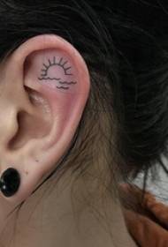 öratatuering litet mönster kvinnlig tjejs öra på den svarta solen tatueringsbild 110724 - växt tatuering tjejöron på svarta växt tatueringsbilder