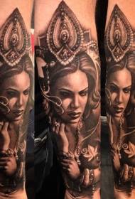 Mysterious Female Wearing Crown Portrait Tattoo Patroon