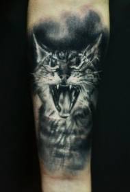 Estil realista de braç patró de tatuatge de gat blanc i negre