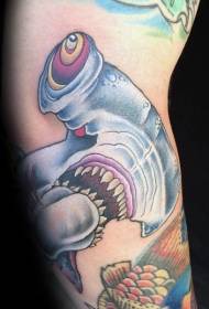 Yeni okul kötü çekiç kafalı köpekbalığı dövme deseni renkli