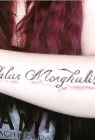 fată braț veveriță negru scrisoare model tatuaj