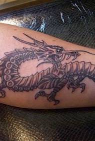 mielenkiintoinen kiinalainen lohikäärmeen käsivarsi tatuointi malli