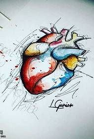 akvarelės širdies tatuiruotės modelis