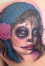 bizkarreko Mexikoko estilo tradizionala koloreko emakumearen aurpegia tatuaje eredua