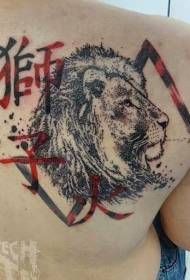 emuva iphuzu elimnyama ibhubesi libhekene nezinhlamvu zaseChinese nephethini elibomvu le-tattoo ezintathu