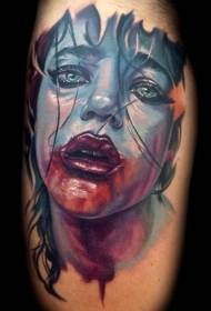 Siaubo stiliaus mėlynos mergaitės kruvinų spalvų tatuiruotės modelis