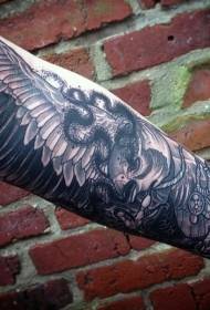 Arm Indian Mtundu wakuda ndi White Eagle tattoo Tatchi