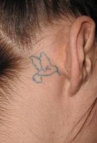 oreja hacia atrás simple pequeña imagen del tatuaje del colibrí