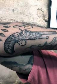 Рука с черной гравировкой в стиле тату с пистолетом