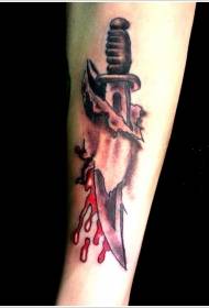 realističan uzorak tetovaže koji prodire kroz kožu i krv