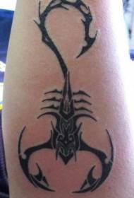 patrón tatuaxe tótem escorpión perigoso negro