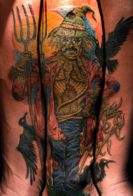 рука невероятно красочный рисунок татуировки чучело и ворона