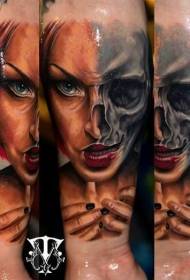 ужасан полусуметни женски портретни облик тетоваже женског пола