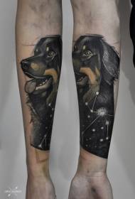 Цвят на татуировка на куче в стил с малка ръка