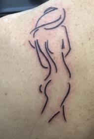 Immagine del tatuaggio del personaggio nero post-spalla maschile del tatuaggio sulla spalla posteriore