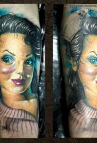 Euroopassa ja Amerikassa maalattu brunette tyttö muotokuva tatuointi malli
