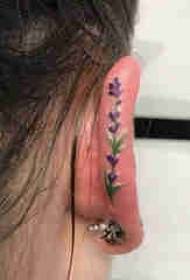 kis friss növény tetoválás lány füle a színes növény tetoválás kép